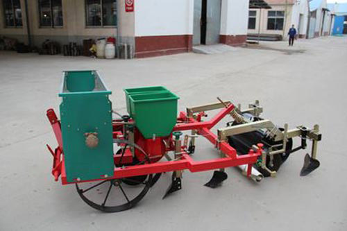 新型花生播種機